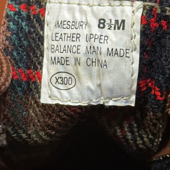 Elegant Brown Chukka Boots for Men - Picture 2 of 6